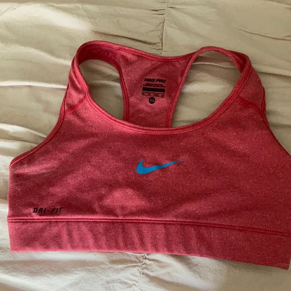 Nike pro sports bra